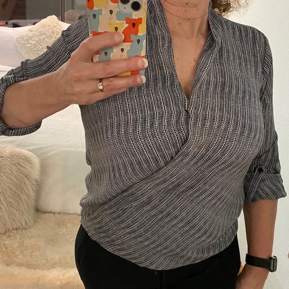 Cross-body v-neck blouse - Picture 7 of 8